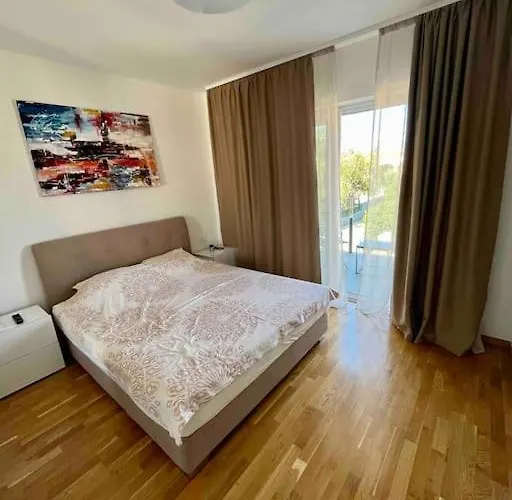 “punkt” פולה